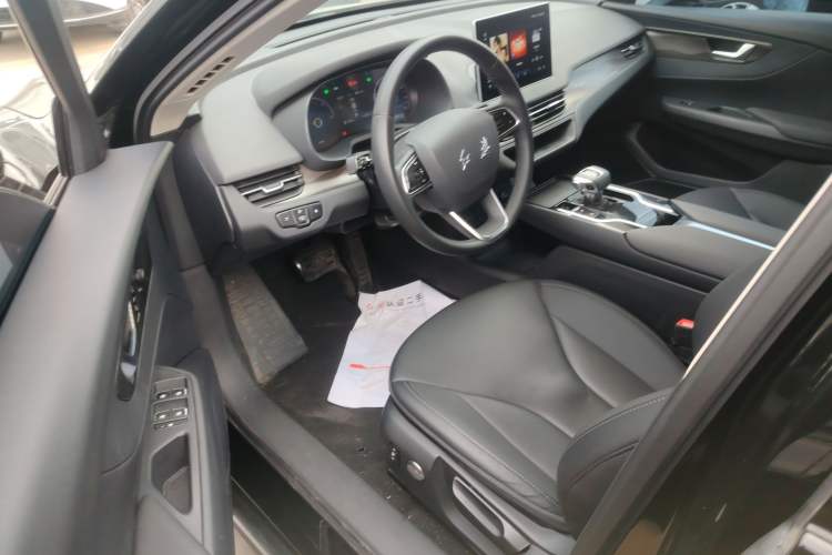 Used Hongqi E-QM5 2023 Revised Version Basic Travel Edition Interior 3