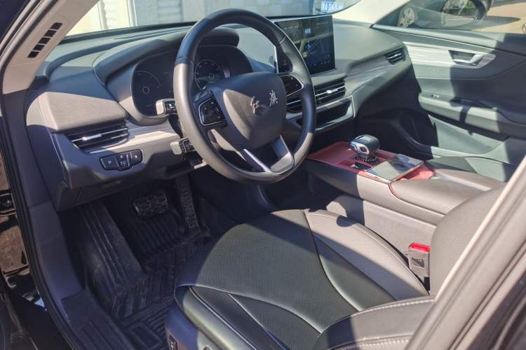 Used Hongqi E-QM5 2023 560km PLUS Interior 3