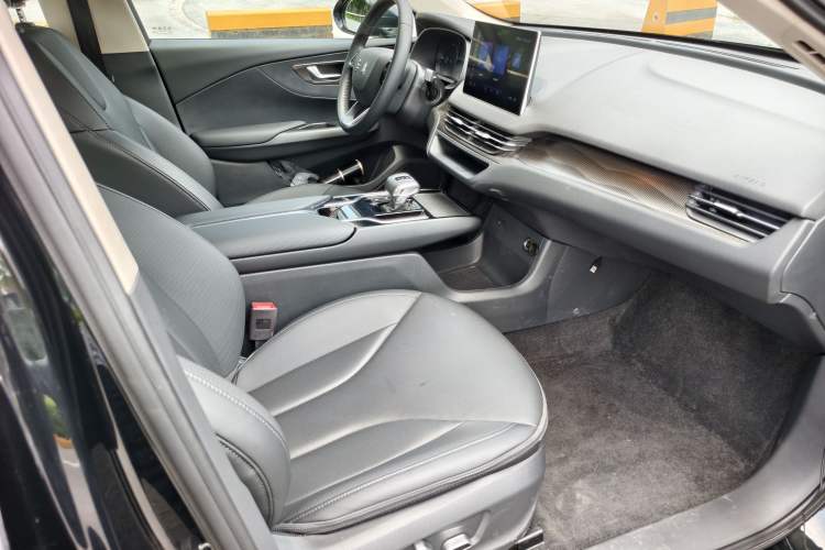 Used Hongqi E-QM5 2023 Revised Version Basic Travel Edition Interior 3
