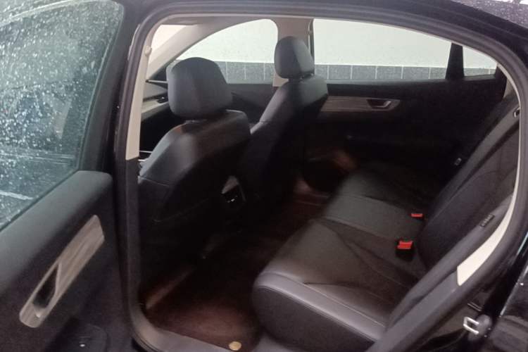 Used Hongqi E-QM5 2023 620km PLUS Interior 4