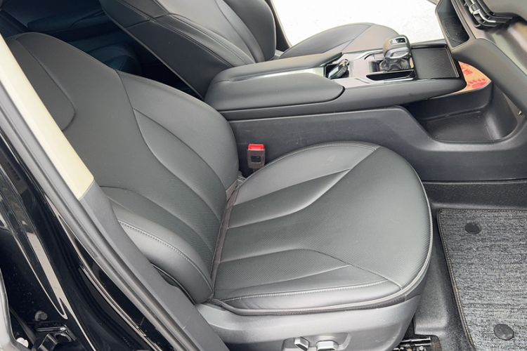 Used Hongqi E-QM5 2023 Base Travel Edition Interior 5
