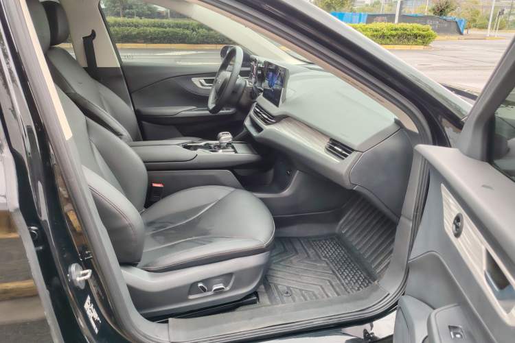 Used Hongqi E-QM5 2023 620km PLUS Interior 7