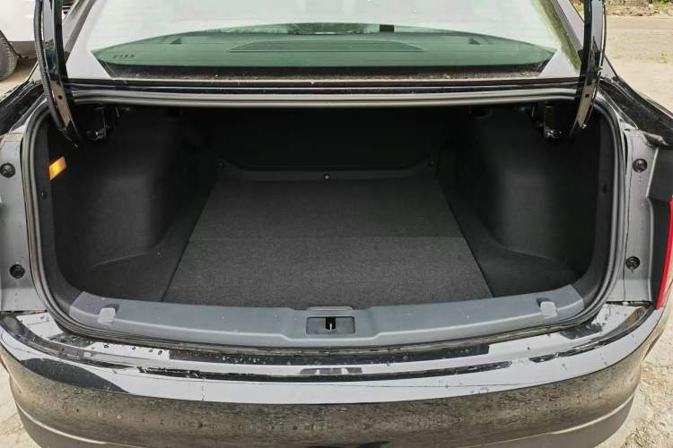 Used Hongqi E-QM5 2023 620km PLUS Interior 8