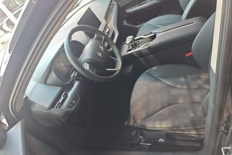 Used Hongqi E-QM5 2023 Revised Version Basic Travel Edition Left Front Seat
