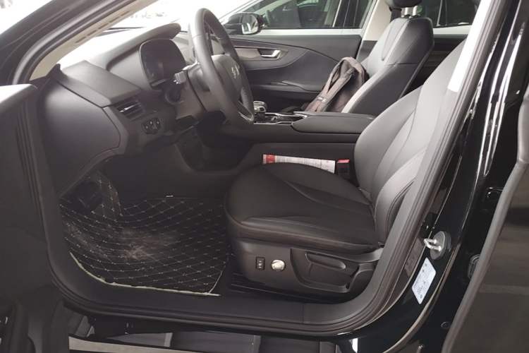 Used Hongqi E-QM5 2023 Revised Version Basic Travel Edition Left Front Seat