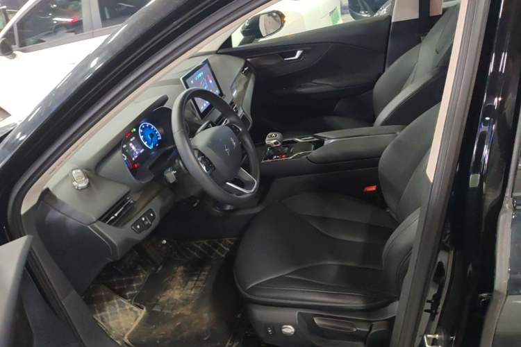 Used Hongqi E-QM5 2023 Revised Version Basic Travel Edition Left Front Seat