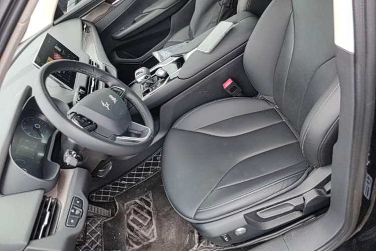 Used Hongqi E-QM5 2023 Revised Version Basic Travel Edition Left Front Seat