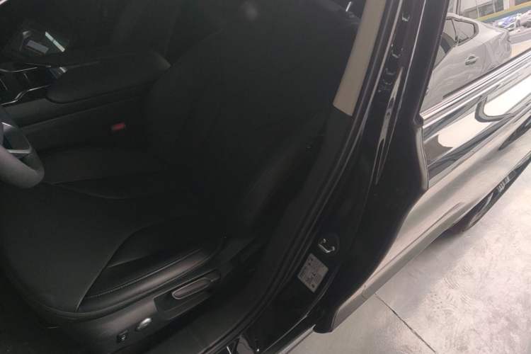 Used Hongqi E-QM5 2023 Revised Version Basic Travel Edition Left Front Seat