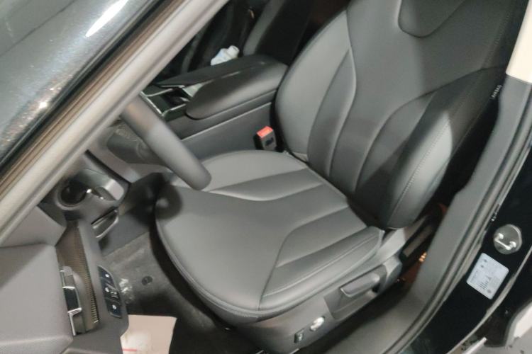 Used Hongqi E-QM5 2023 Revised Version Basic Travel Edition Left Front Seat