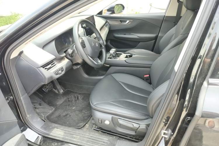 Used Hongqi E-QM5 2023 Revised Version Basic Travel Edition Left Front Seat