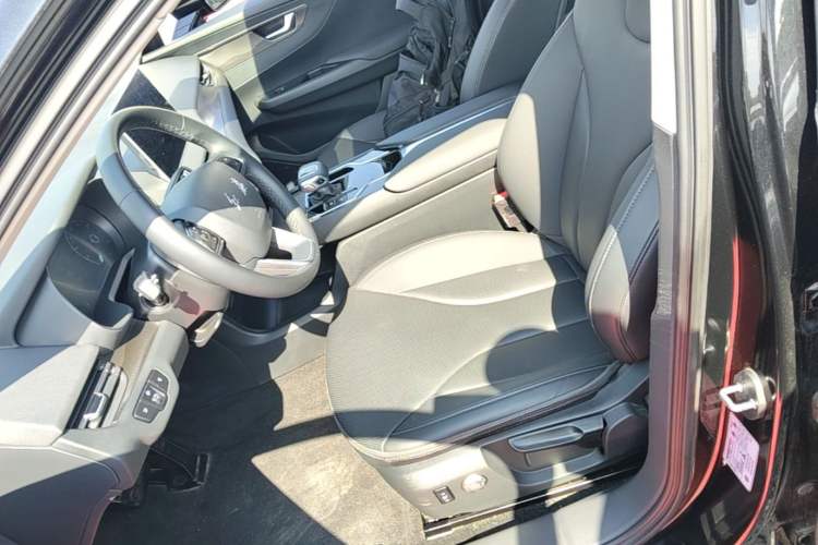 Used Hongqi E-QM5 2023 Revised Version Basic Travel Edition Left Front Seat