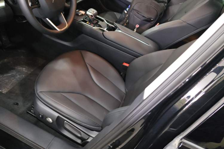 Used Hongqi E-QM5 2023 Revised Version Basic Travel Edition Left Front Seat
