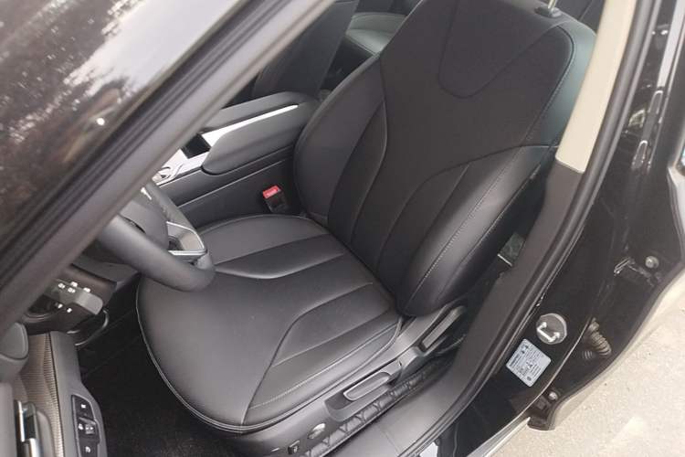 Used Hongqi E-QM5 2023 Revised Version Basic Travel Edition Left Front Seat