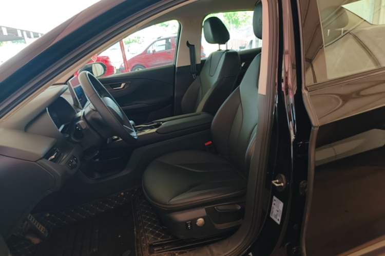 Used Hongqi E-QM5 2023 Revised Version Basic Travel Edition Left Front Seat