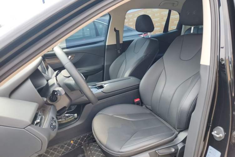 Used Hongqi E-QM5 2023 Revised Version Basic Travel Edition Left Front Seat