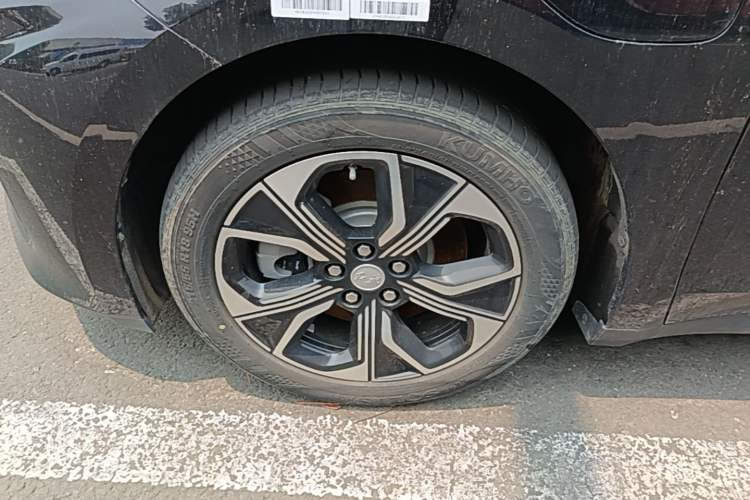 Used Hongqi E-QM5 2023 Base Travel Edition Left Front Wheel Hub
