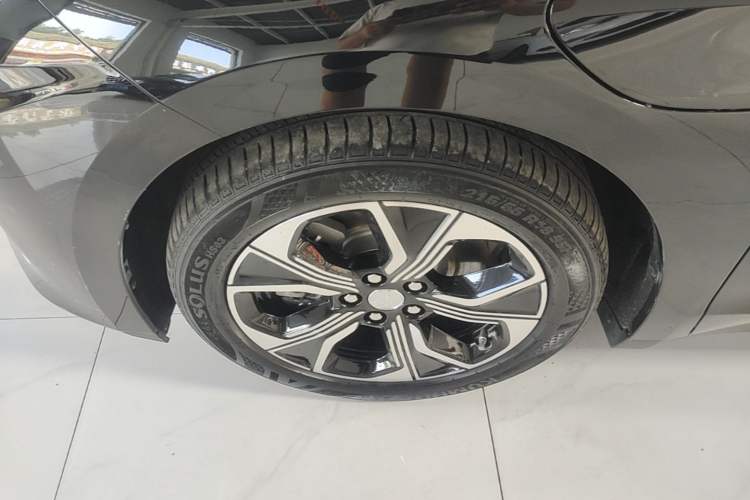 Used Hongqi E-QM5 2023 Revised Version Basic Travel Edition Left Front Wheel Hub