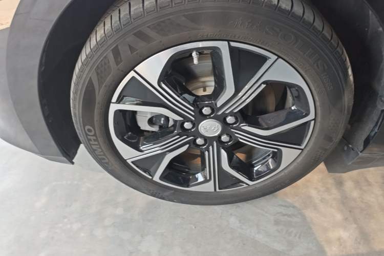 Used Hongqi E-QM5 2023 Revised Version Basic Travel Edition Left Front Wheel Hub