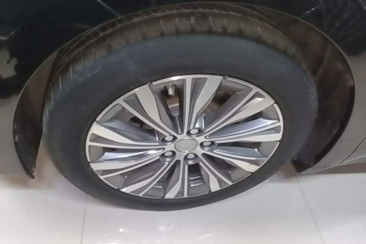 Used Hongqi E-QM5 2023 560km PLUS Left Front Wheel Hub