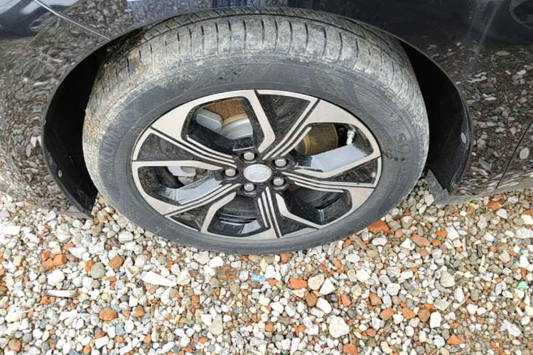 Used Hongqi E-QM5 2023 Revised Version Basic Travel Edition Left Front Wheel Hub