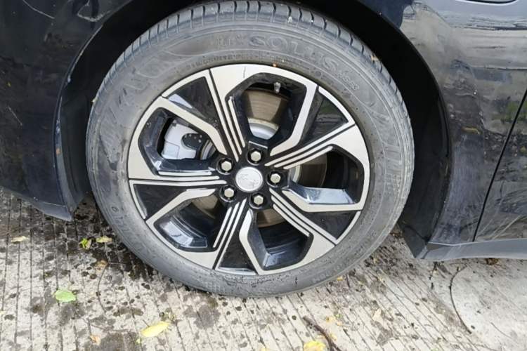 Used Hongqi E-QM5 2023 Base Travel Edition Left Front Wheel Hub
