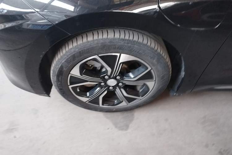 Used Hongqi E-QM5 2023 Base Travel Edition Left Front Wheel Hub