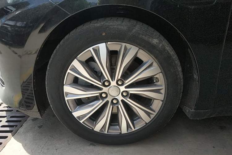 Used Hongqi E-QM5 2023 620km PLUS Left Front Wheel Hub