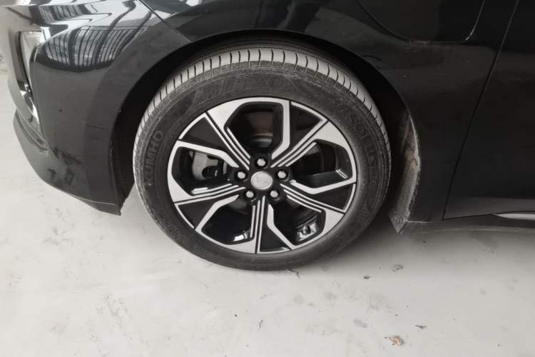 Used Hongqi E-QM5 2023 Revised Version Basic Travel Edition Left Front Wheel Hub