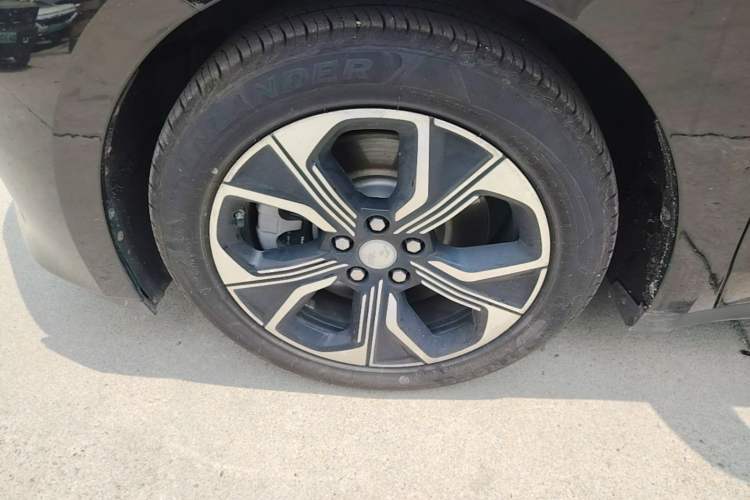 Used Hongqi E-QM5 2023 Base Travel Edition Left Front Wheel Hub