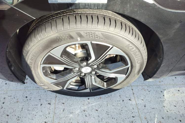 Used Hongqi E-QM5 2023 Revised Version Basic Travel Edition Left Front Wheel Hub