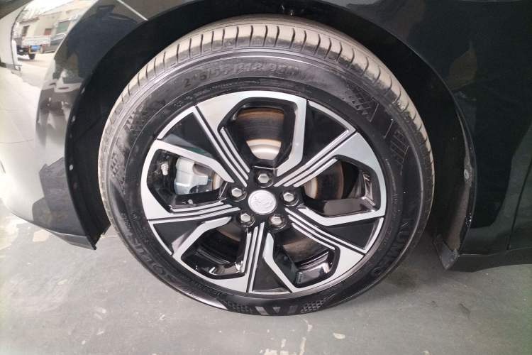 Used Hongqi E-QM5 2023 Revised Version Basic Travel Edition Left Front Wheel Hub