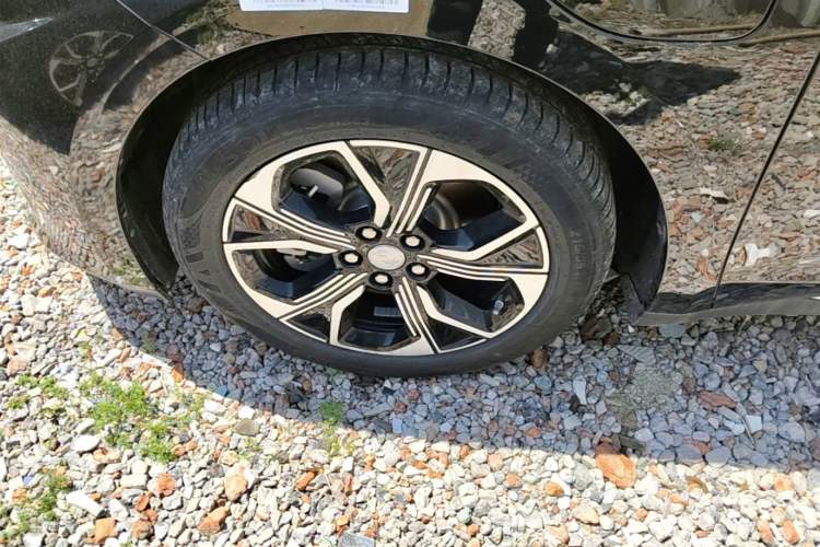 Used Hongqi E-QM5 2023 Revised Version Basic Travel Edition Left Front Wheel Hub
