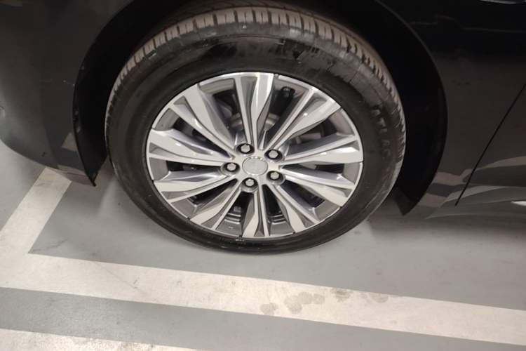 Used Hongqi E-QM5 2023 Revised Version Basic Travel Edition Left Front Wheel Hub
