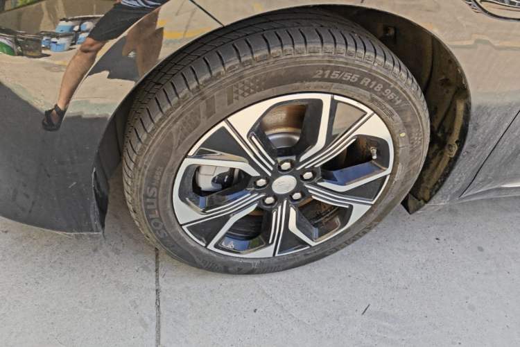 Used Hongqi E-QM5 2023 Revised Version Basic Travel Edition Left Front Wheel Hub