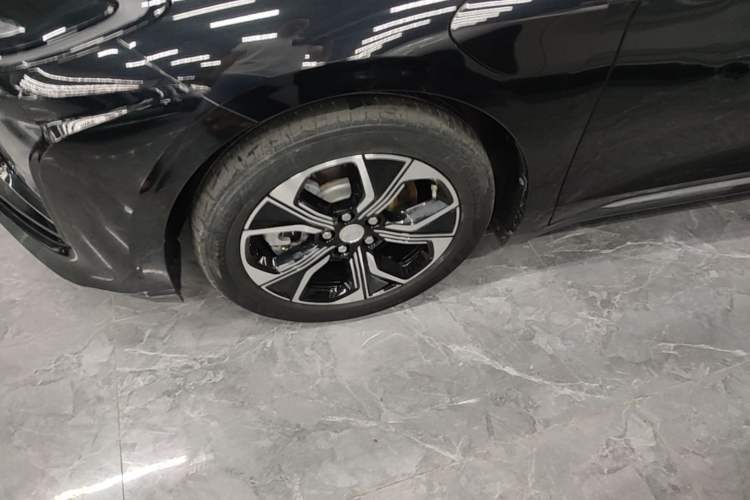 Used Hongqi E-QM5 2023 Revised Version Basic Travel Edition Left Front Wheel Hub