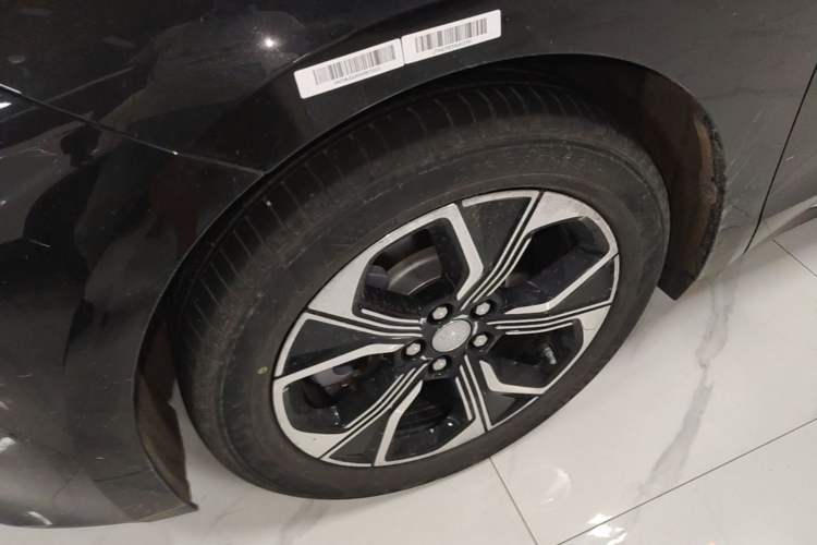 Used Hongqi E-QM5 2023 Revised Version Basic Travel Edition Left Front Wheel Hub