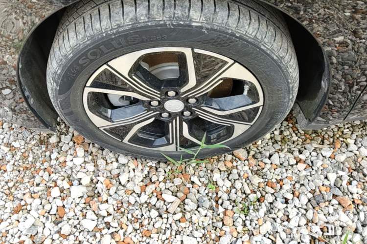 Used Hongqi E-QM5 2023 Revised Version Basic Travel Edition Left Front Wheel Hub
