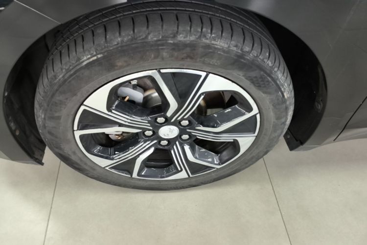 Used Hongqi E-QM5 2023 Revised Version Basic Travel Edition Left Front Wheel Hub