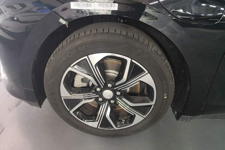 Used Hongqi E-QM5 2023 Revised Version Basic Travel Edition Left Front Wheel Hub