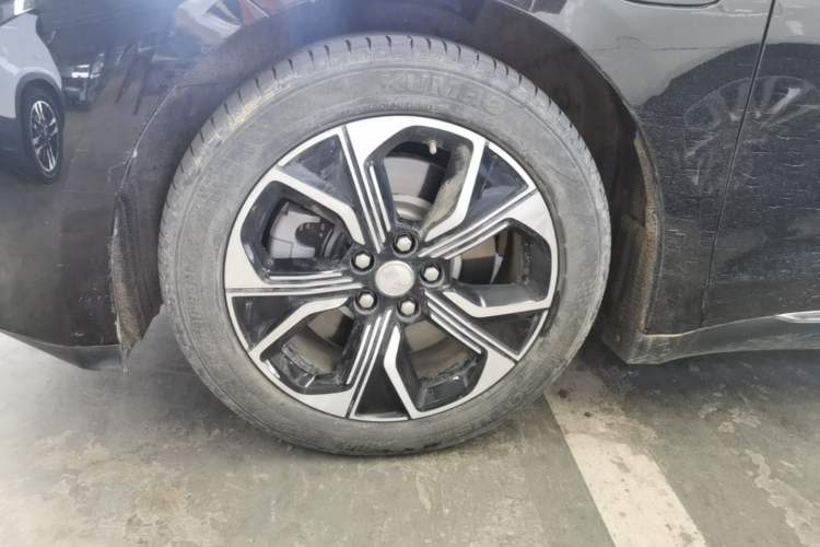 Used Hongqi E-QM5 2023 Revised Version Basic Travel Edition Left Front Wheel Hub