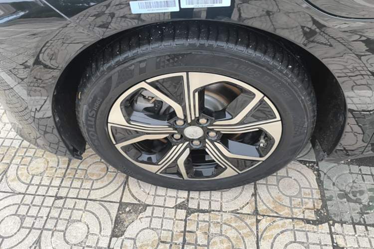 Used Hongqi E-QM5 2023 Base Travel Edition Left Front Wheel Hub
