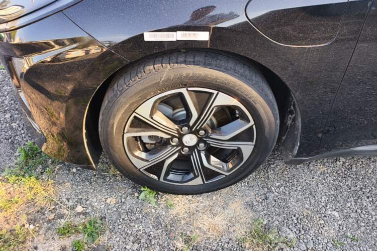 Used Hongqi E-QM5 2023 Revised Version Basic Travel Edition Left Front Wheel Hub