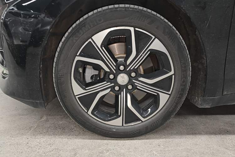 Used Hongqi E-QM5 2023 Revised Version Basic Travel Edition Left Front Wheel Hub