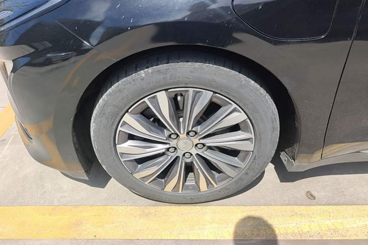 Used Hongqi E-QM5 2023 620km PLUS Left Front Wheel Hub