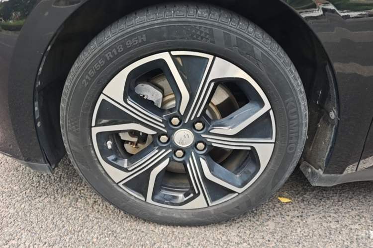 Used Hongqi E-QM5 2023 Revised Version Basic Travel Edition Left Front Wheel Hub