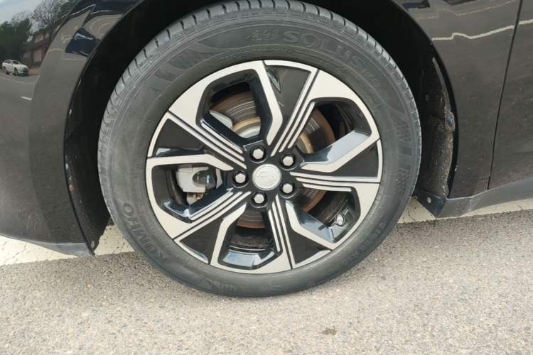 Used Hongqi E-QM5 2023 Revised Version Basic Travel Edition Left Front Wheel Hub