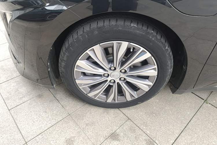 Used Hongqi E-QM5 2023 560km PLUS Left Front Wheel Hub