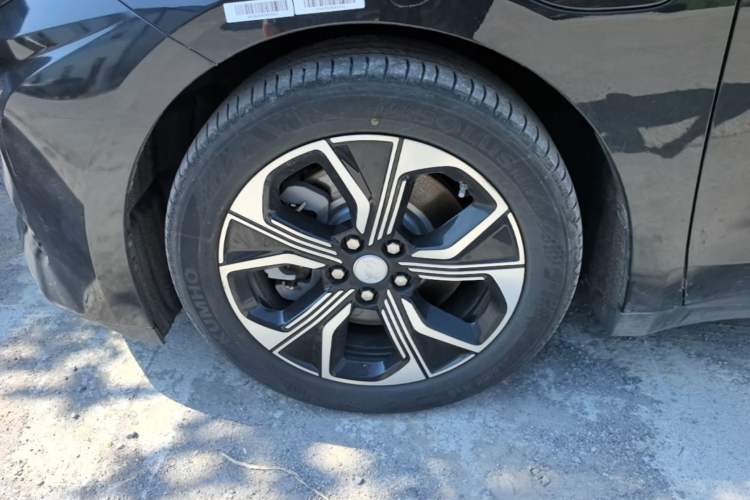 Used Hongqi E-QM5 2023 Revised Version Basic Travel Edition Left Front Wheel Hub