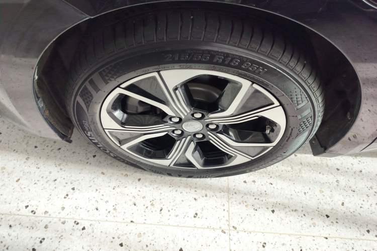 Used Hongqi E-QM5 2023 Revised Version Basic Travel Edition Left Front Wheel Hub