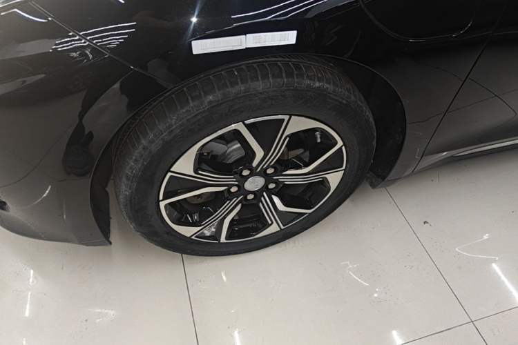 Used Hongqi E-QM5 2023 Base Travel Edition Left Front Wheel Hub